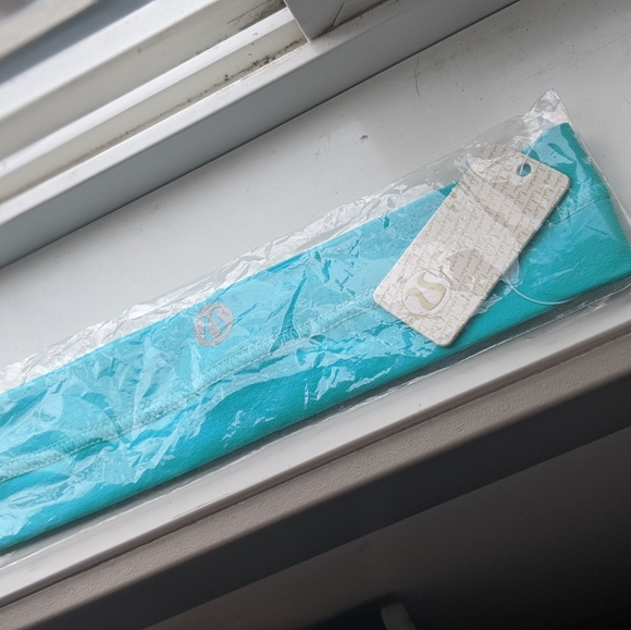 New- Fly Away Tamer Headband - Picture 2 of 3